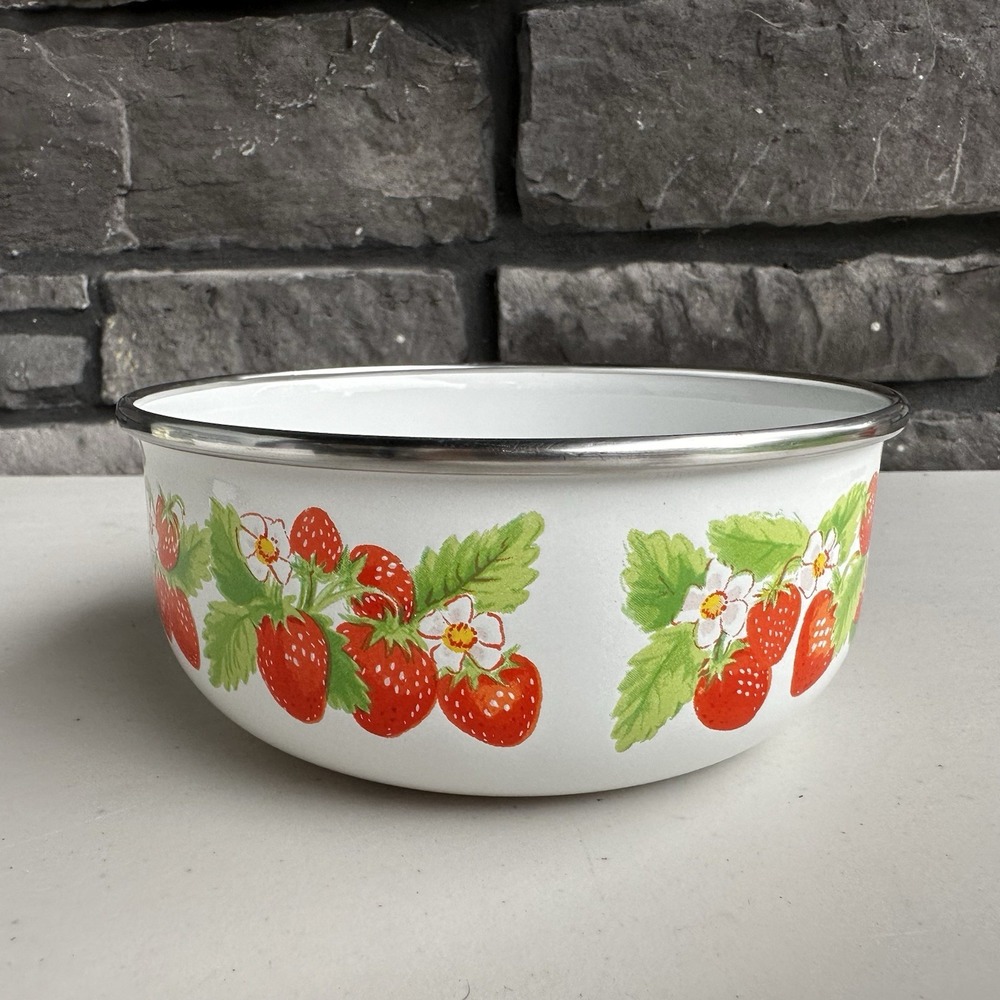 Vintage Kobe Kitchen Metal Enamel Strawberry Bowl Enamelware 5.75" Cottagecore - Picture 2 of 5
